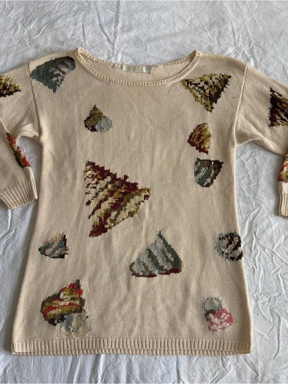 Rare Vintage Perry Ellis 100% Silk Cream Shell Motif Crewneck Sweater